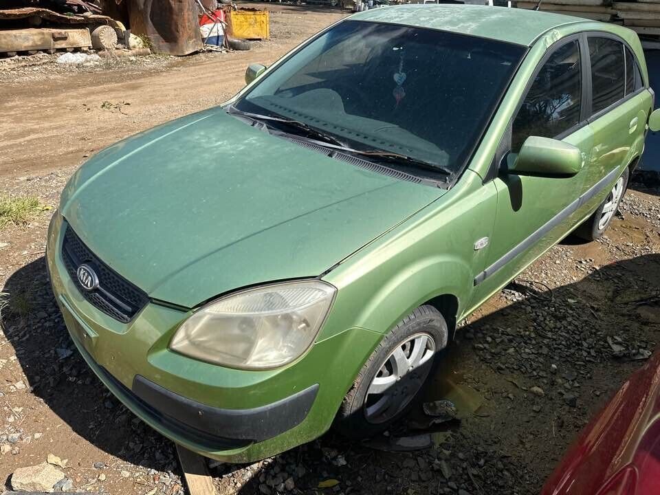 2007 Kia Rio LH Passengers Front Door Trim #B209