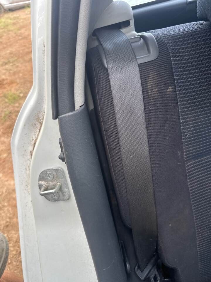 2007 Suzuki Swift RH drivers Rear Seat Belt #B228