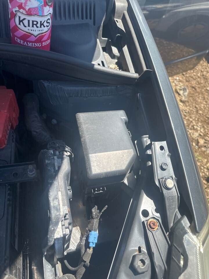 2007 Suzuki Sx4 Engine Bay Fuse Box #B119