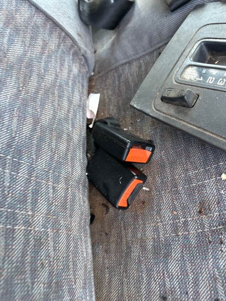 1994 Ford Ed Falcon Seat Belt Stalk Centre Rear #B195