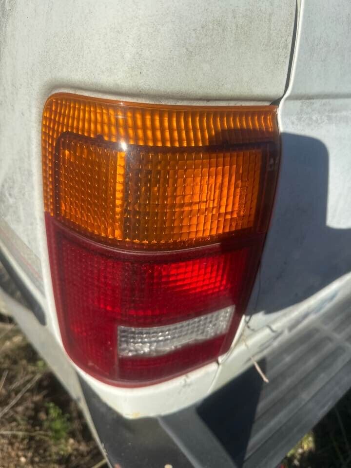 1992 Toyota 4Runner LH Passenger Taillight #B284