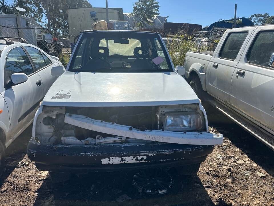 1989 Suzuki Vitara LH Tailgate Hinge #B268