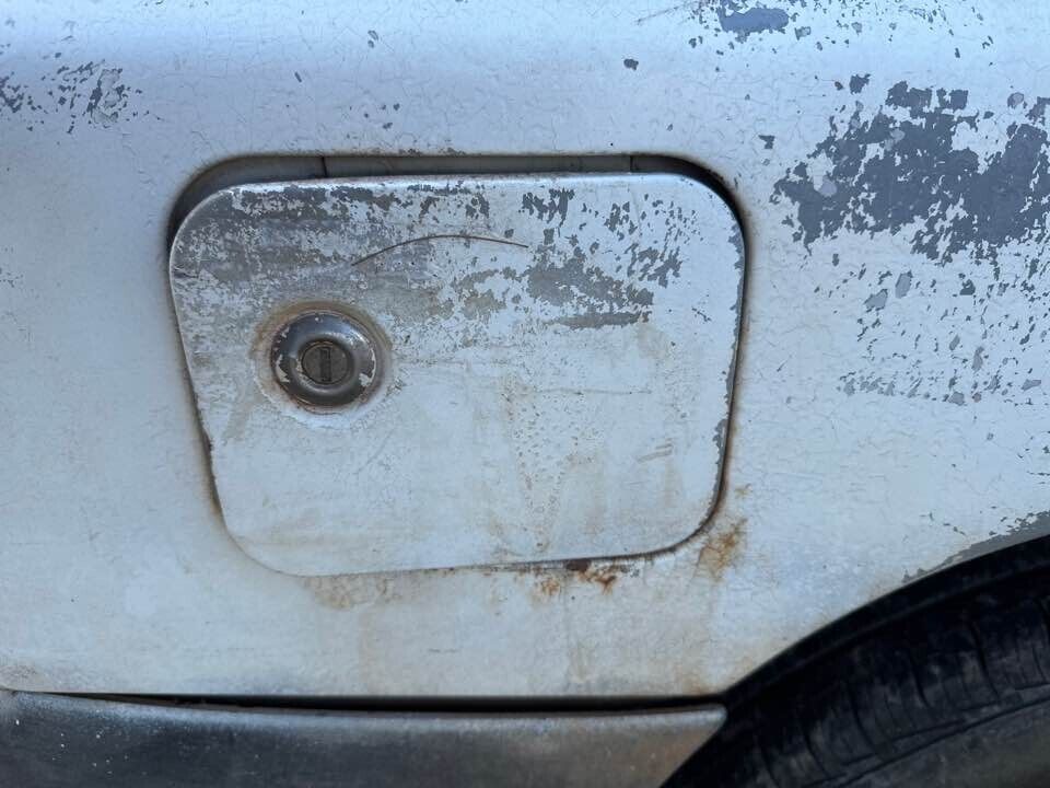 1992 Suzuki Vitara Fuel Flap #B197