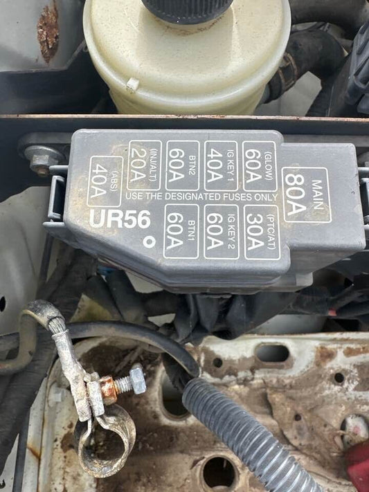 2007 Mazda Bt-50 Engine Bay Fuse Box #B320