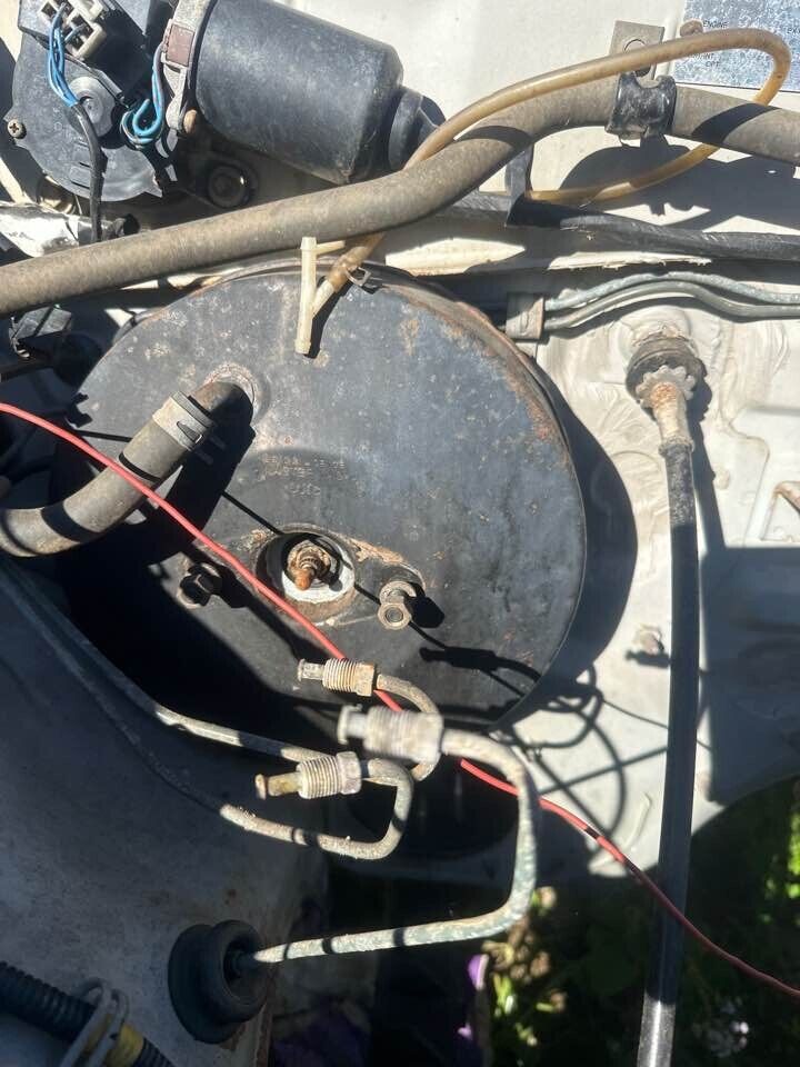 1992 Mitsubishi Triton  Brake Booster #B283