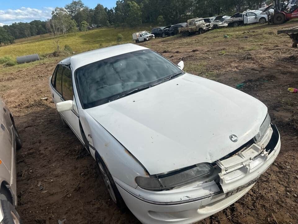 1994 Holden Vr Berlina LH Rear Door Upper Door Hinge #B222