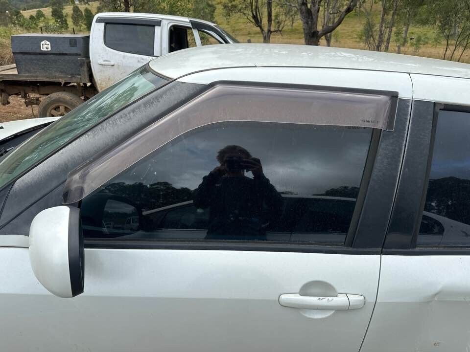 2007 Suzuki Swift LH Passengers Front Window Glass #B228