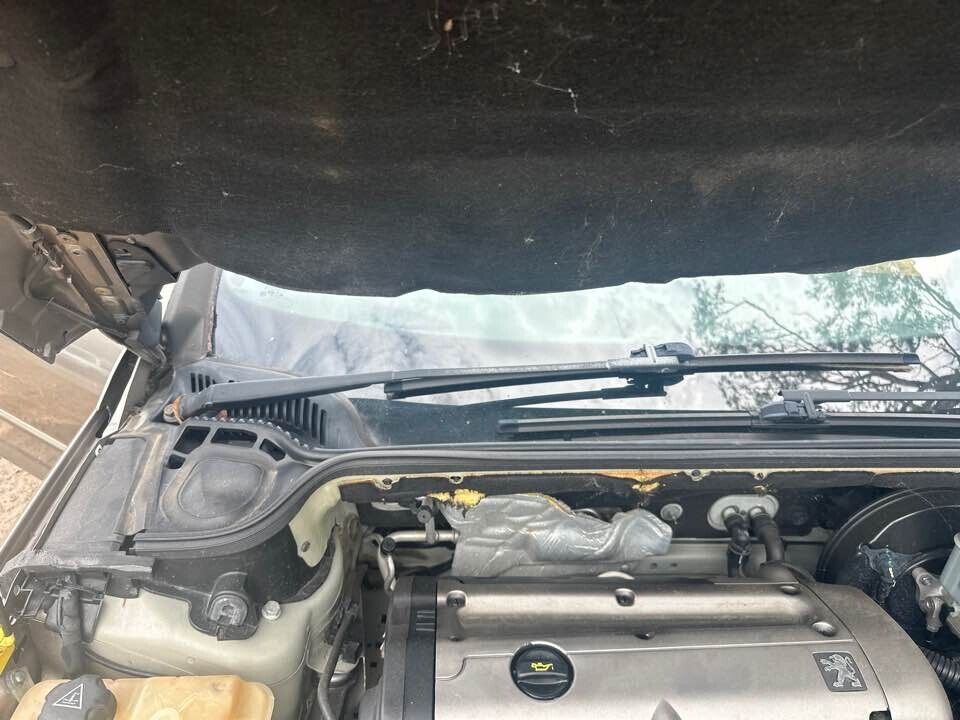 2007 Peugeot 407 RH Drivers Wiper Arm #B137