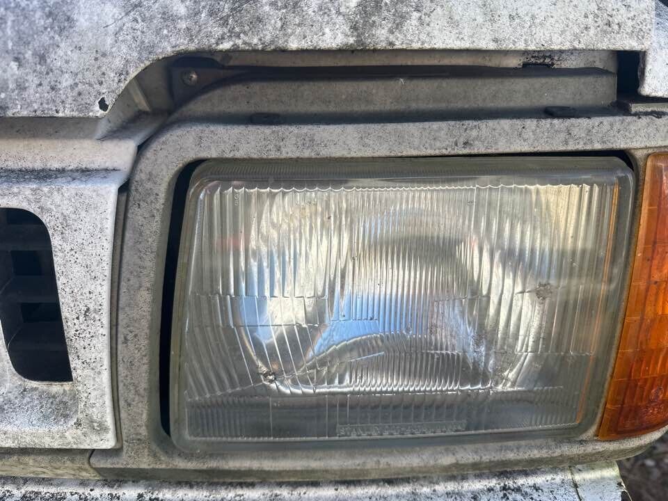 1993 Ford Raider LH Passengers Left Headlight #B278