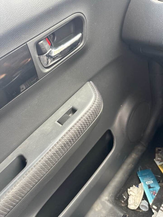 2007 Suzuki Swift Electric Window LH Passengers Front Switch #B228