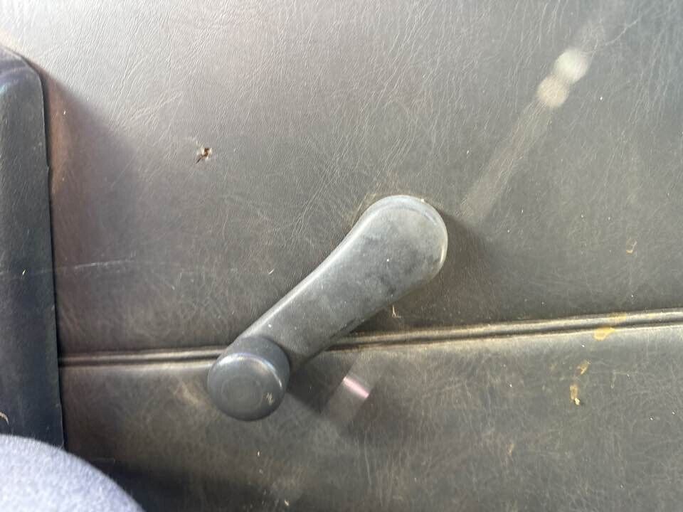 1993 Daihatsu Charade LH Passengers Side Rear Window Winder Handle #B340