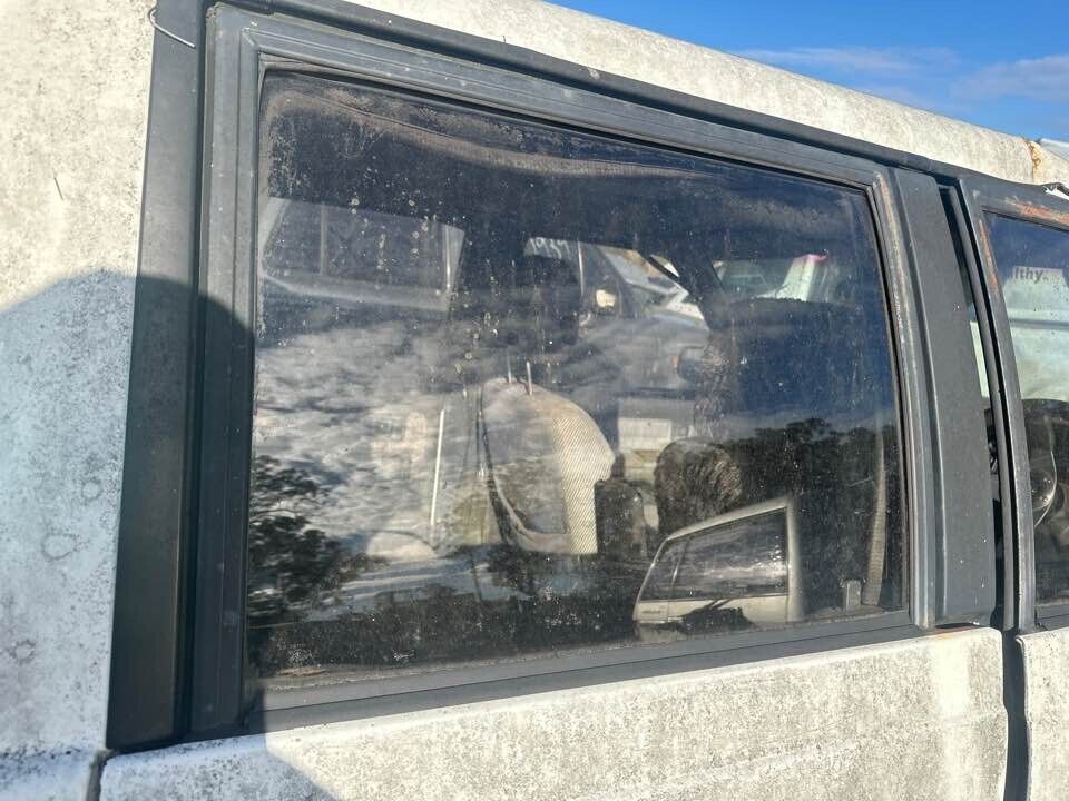 1993 Ford Raider RH Drivers rear Window Glass #B278
