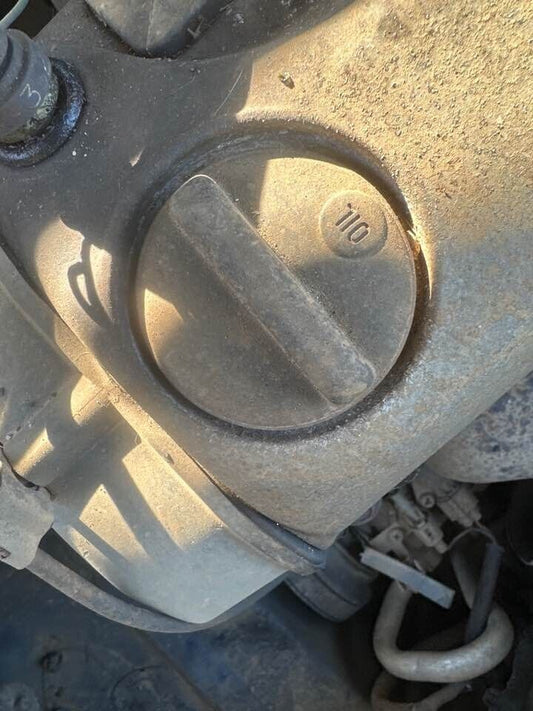 1993 Daihatsu Charade Oil Cap #B340