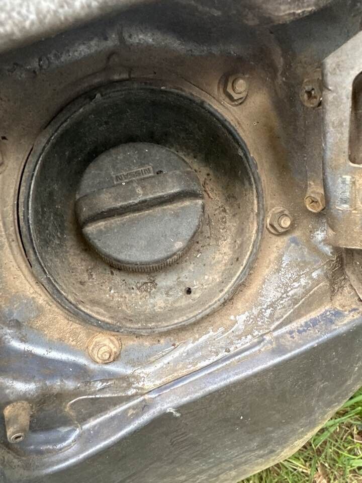 1993 Nissan Pathfinder Fuel Cap #B322