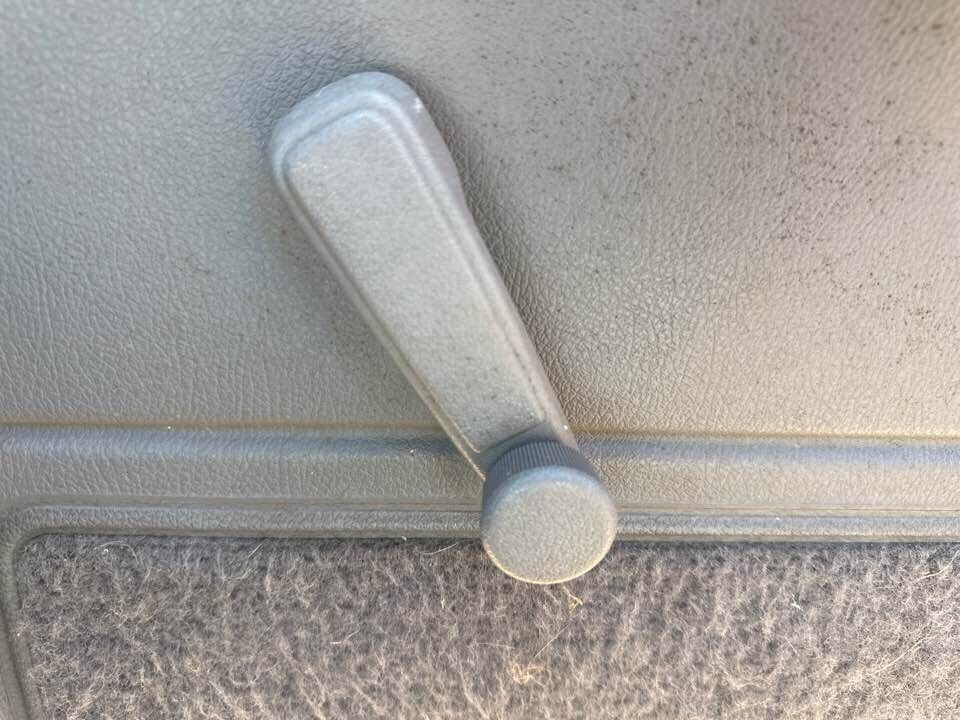 1994 Holden Vr Commodore RH Drivers Side Rear Window Winder Handle #B419