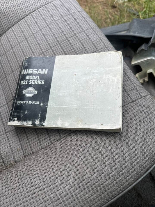 1993 Nissan Pathfinder Operators Manual & Case #B322