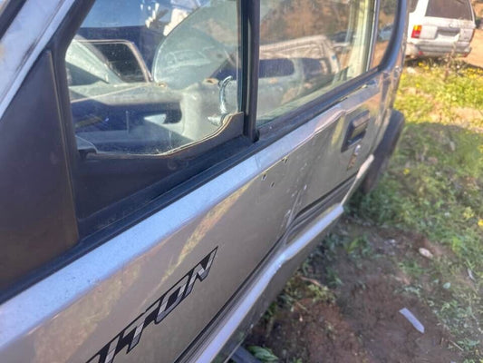 1992 Mitsubishi Triton  Weather Strip LH Front #B283