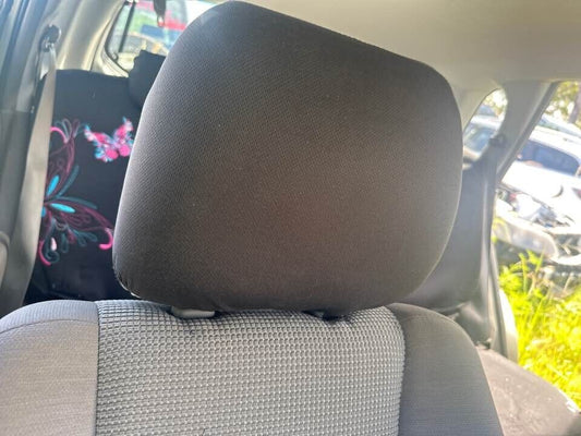2007 Hyundai Tucson RH Drivers Front Head rest #B140