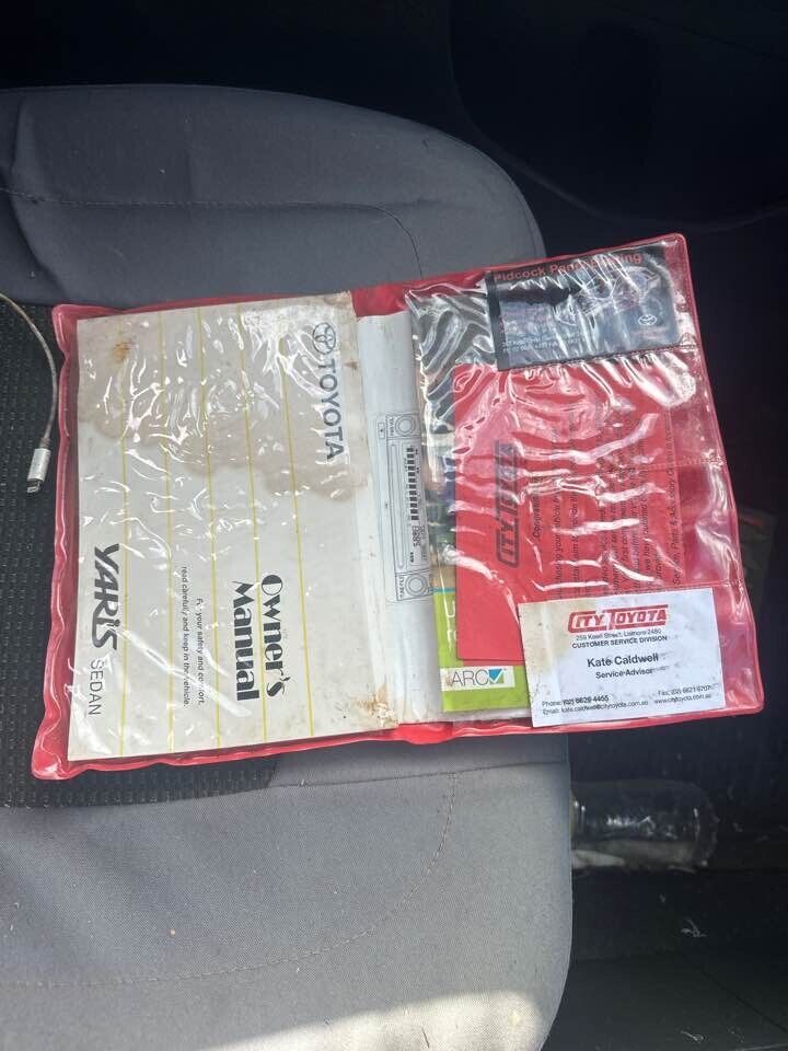 2007 Toyota Yaris Operators Manual & Case #B145