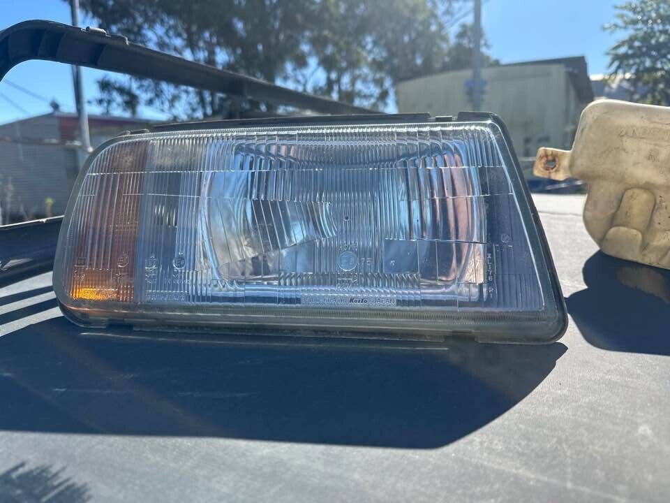 1989 Suzuki Vitara RH Drivers Right Headlight #B268