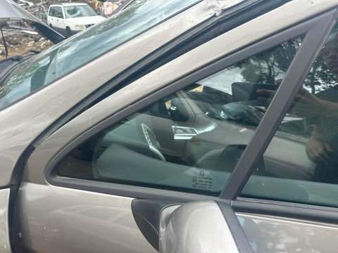 2007 Peugeot 407 Fixed Door Glass 1/4 LH Front #B137