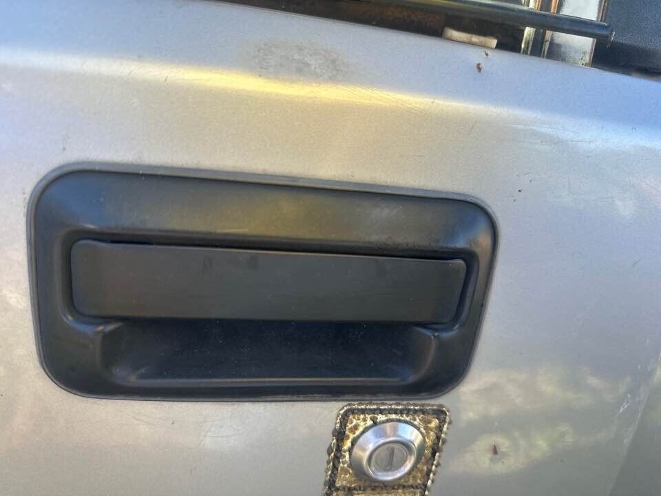 1992 Mitsubishi Triton  Outer Door Handle LH Passengers Front #B283