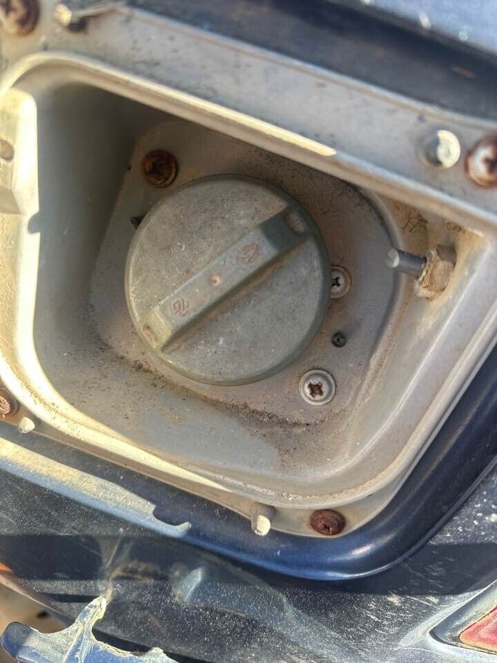 1993 Daihatsu Charade Fuel Cap #B340