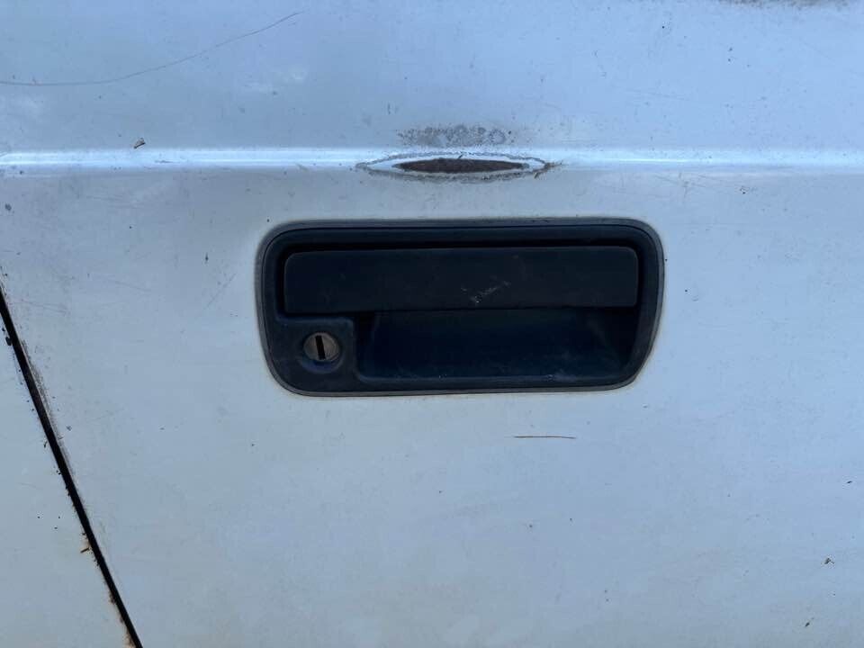 1992 Suzuki Vitara Outer Door Handle RH drivers Front #B197