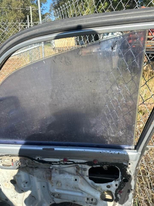 1993 Toyota 80 Series Land Cruiser RH Drivers Front Window Glass #B257