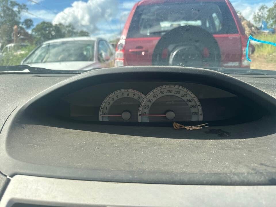 2007 Toyota Yaris Instrument Cluster (Electronic) #B145