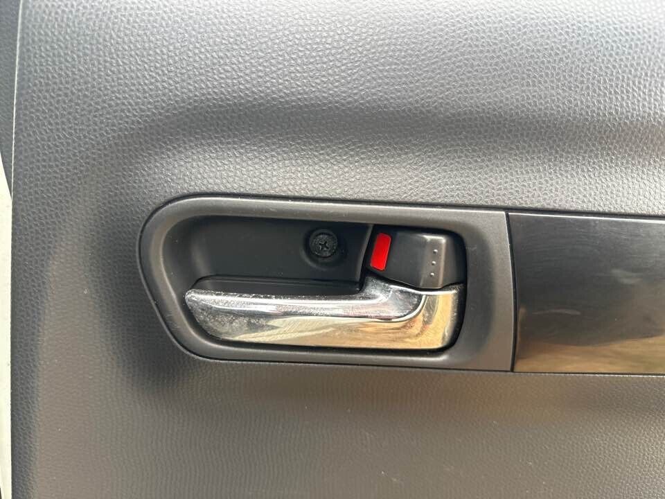 2007 Suzuki Swift RH Drivers Side Rear Inner Door Handle #B228