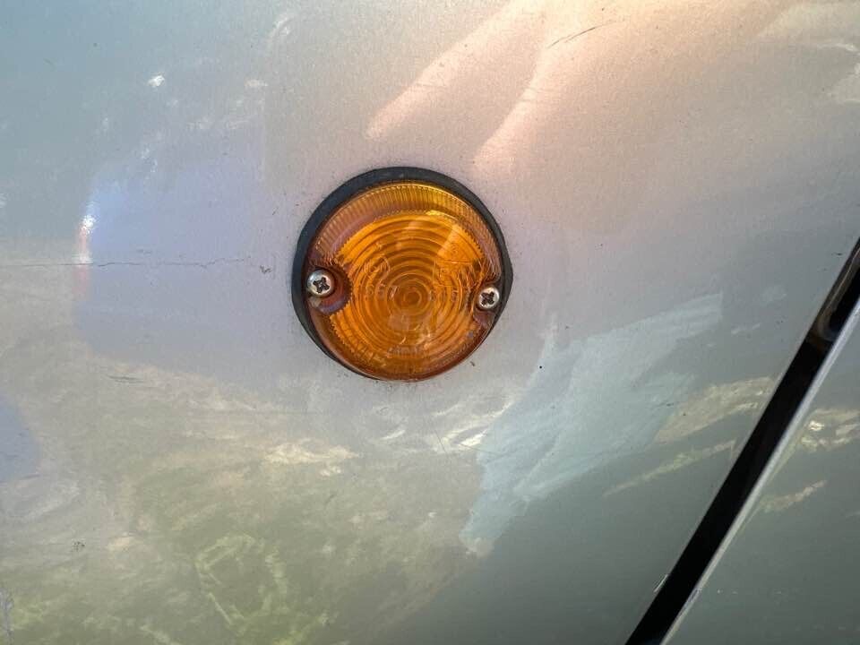 1992 Mitsubishi Triton  Left LH Passengers Guard Repeater/Blinker #B283