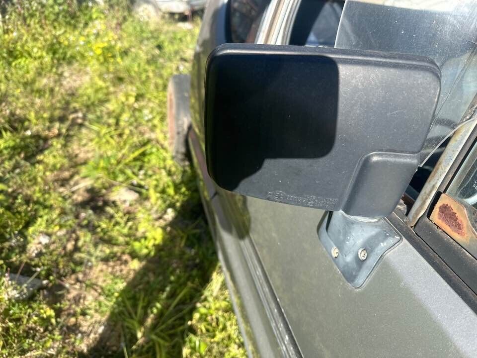 1992 Mitsubishi Triton  RH Drivers Mirror (Manual) #B283