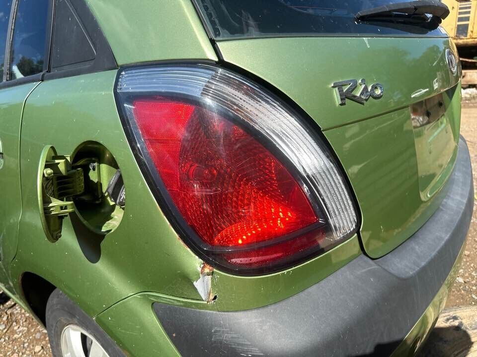 2007 Kia Rio LH Passenger Taillight #B209