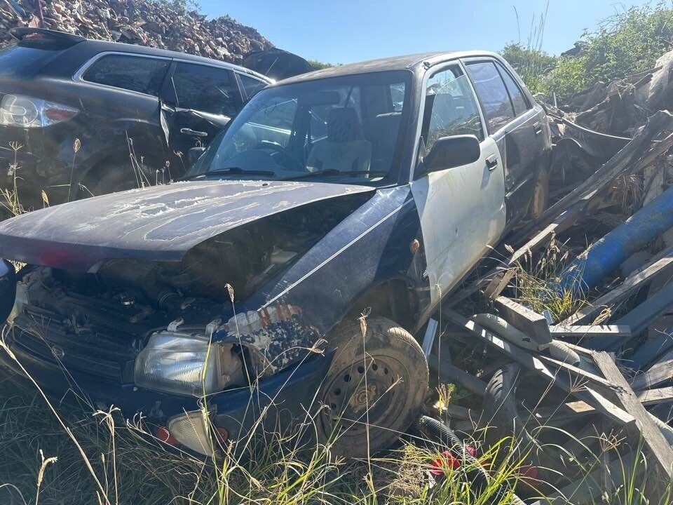 1993 Daihatsu Charade Battery Tray #B340