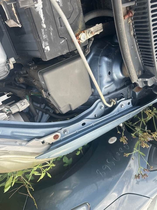 2007 Toyota Yaris Engine Bay Fuse Box #B145