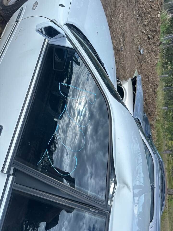 1994 Holden Vr Berlina LH Passengers Front Window Glass #B222