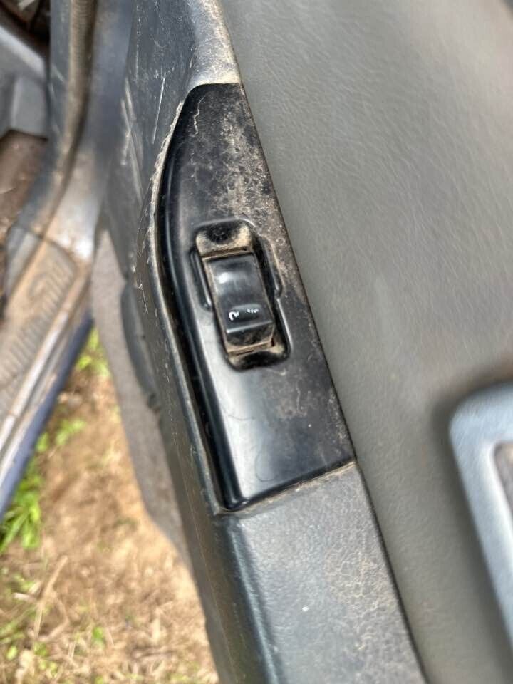 1993 Nissan Pathfinder Electric Window RH drivers Rear Switch #B322