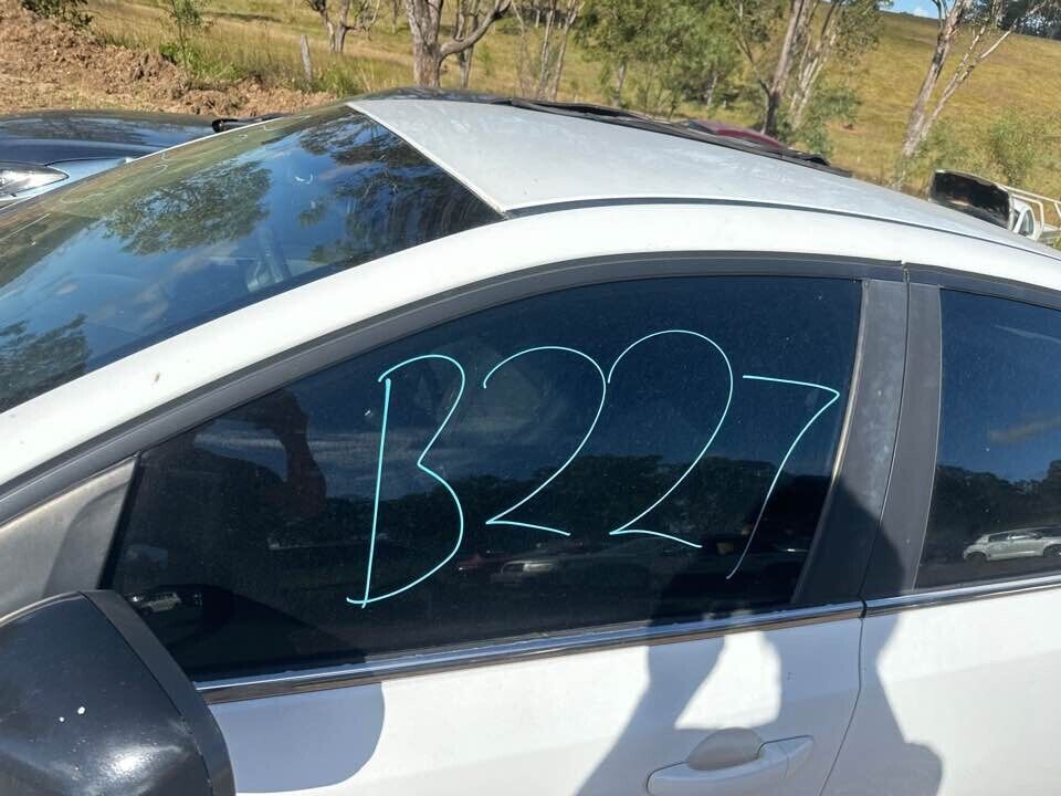 2008 Ford Fg Falcon LH Passengers Front Window Glass #B227