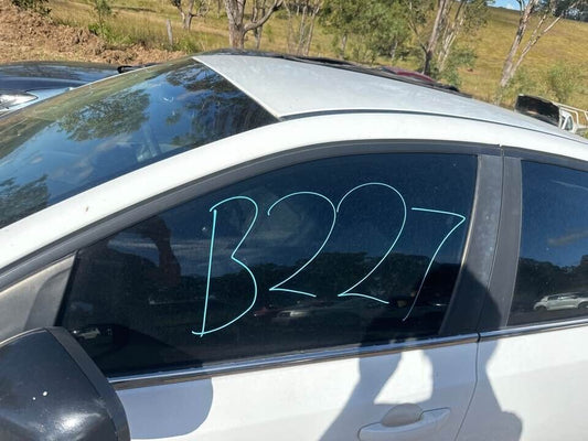 2008 Ford Fg Falcon LH Passengers Front Window Glass #B227