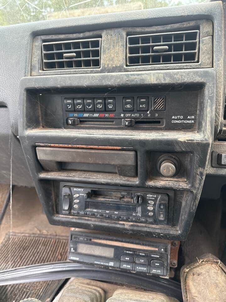 1993 Nissan Pathfinder Centre Dash Facia #B322