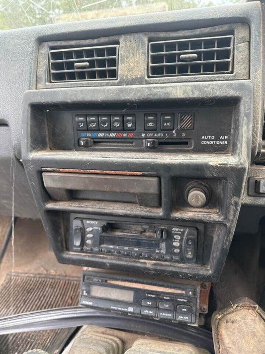 1993 Nissan Pathfinder Centre Dash Facia #B322