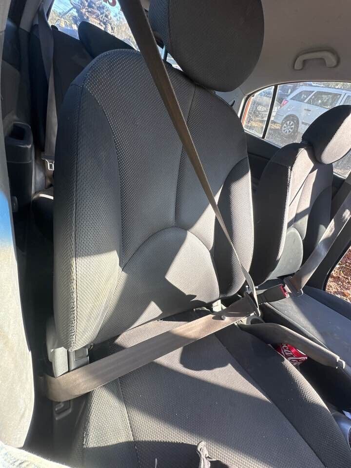 2007 Kia Rio RH Drivers Front Seat Belt #B357