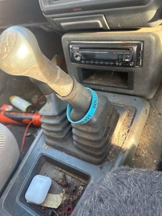 1993 Ford Raider Gear Stick & boot #B278