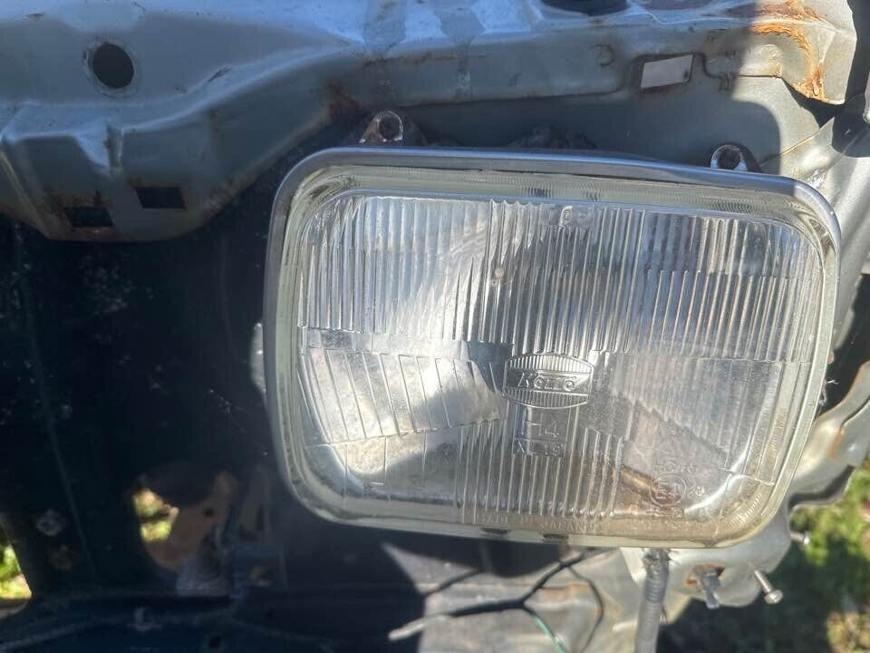 1992 Mitsubishi Triton  LH Passengers Left Headlight #B283