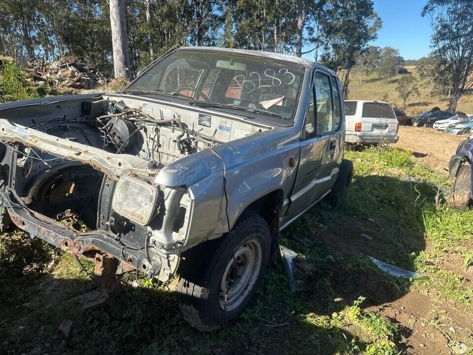 1992 Mitsubishi Triton  RH Drivers Wiper Arm #B283