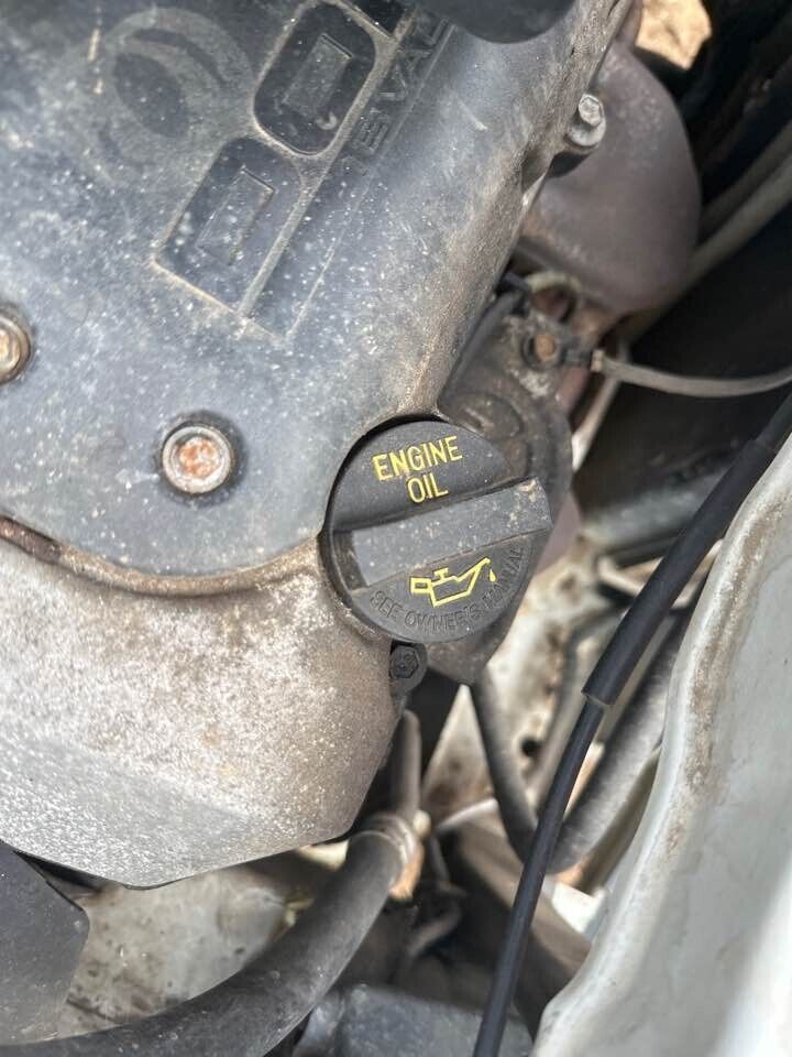 2007 Suzuki Swift Oil Cap #B228