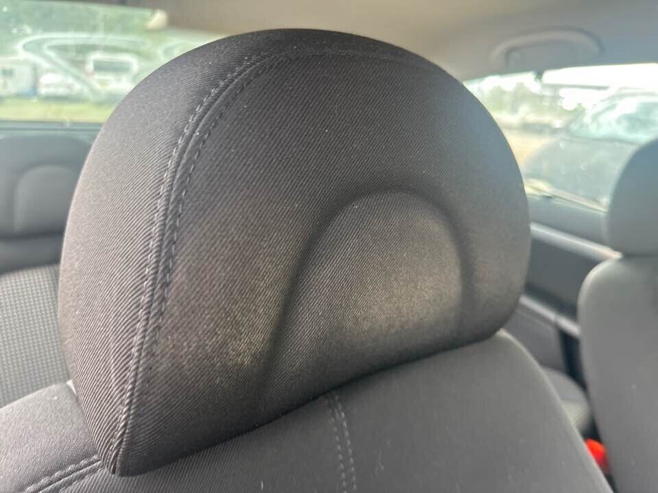 2007 Peugeot 407 RH Drivers Front Head rest #B137