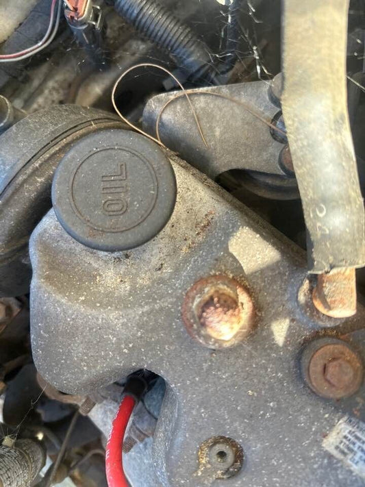 1994 Nissan S-Cargo Oil Cap #B261