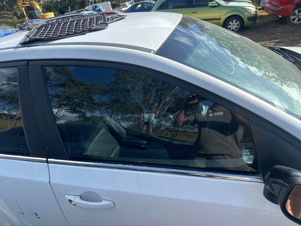 2008 Ford Fg Falcon RH Drivers Front Window Glass #B227